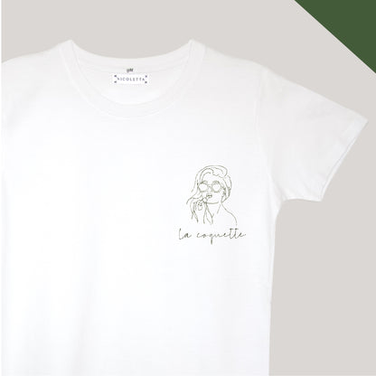 La coquette et son rouge à lèvres