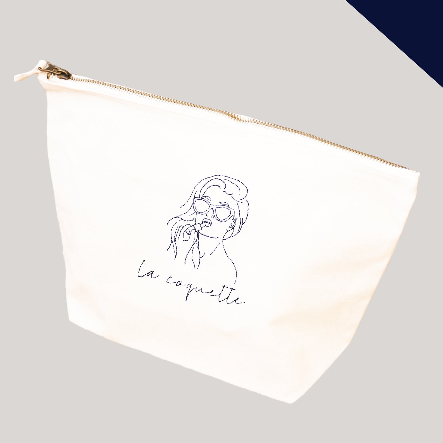 La coquette et son rouge à lèvres