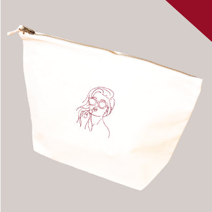 Personnalise la coquette et son rouge à lèvres