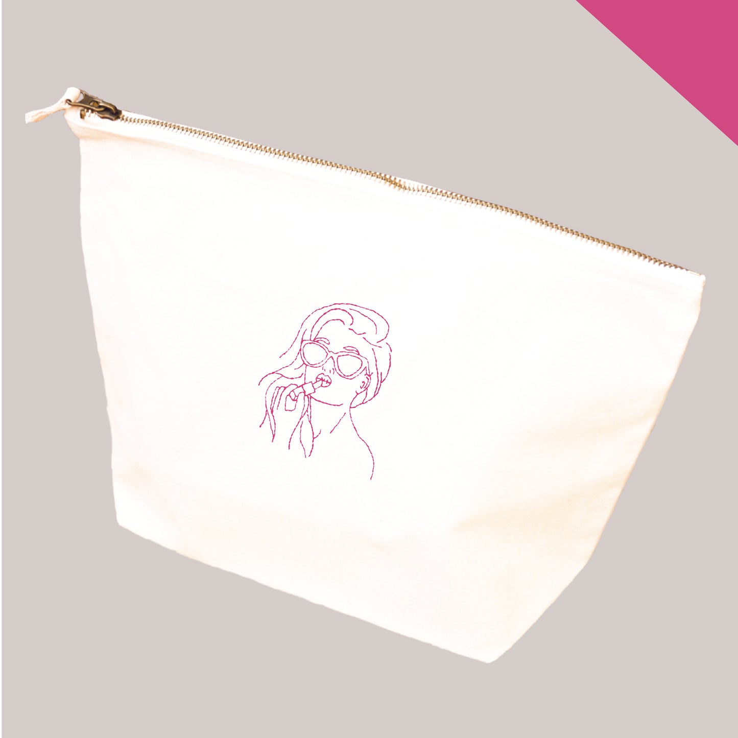 Personnalise la coquette et son rouge à lèvres