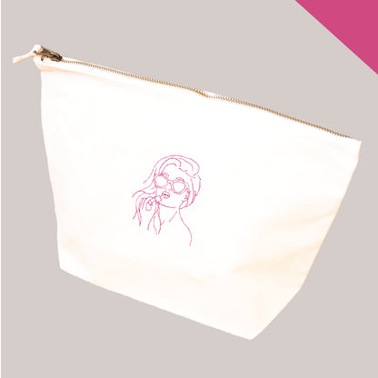 Personnalise la coquette et son rouge à lèvres